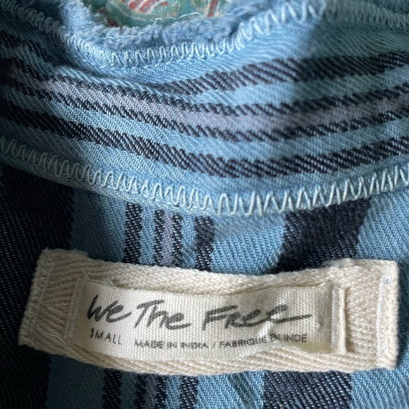 we the free top - Picture 2 of 2